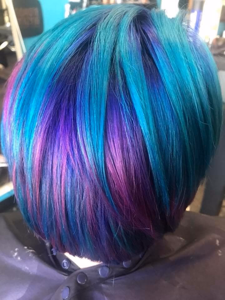 How do you make a pigtail with a turquoise hair color?