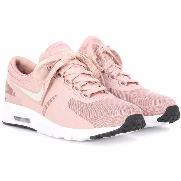 ¿Cómo mantener el pie dentro de las zapatillas Nike Air versitile 3?